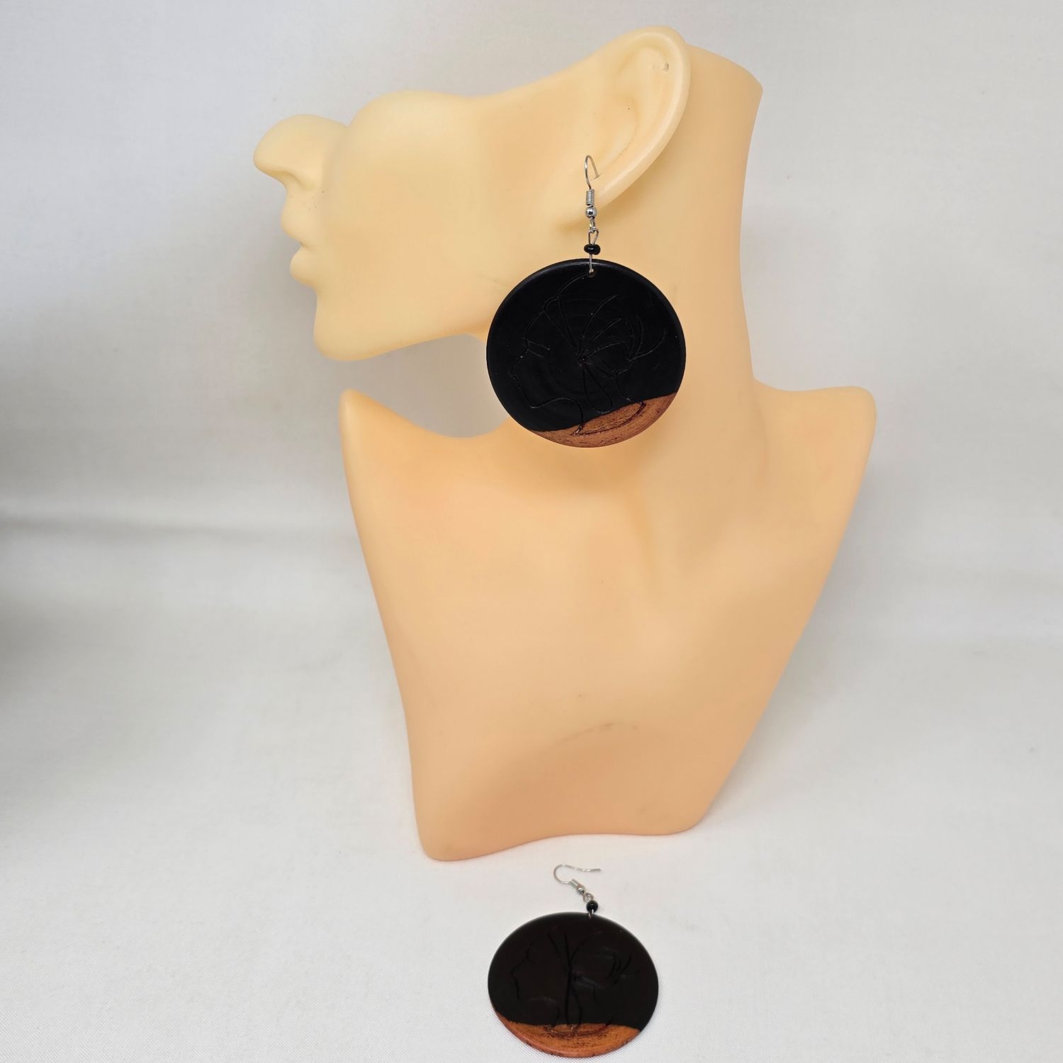 Wood Earrings - Handcrafted - Mama Africa - Ngendo