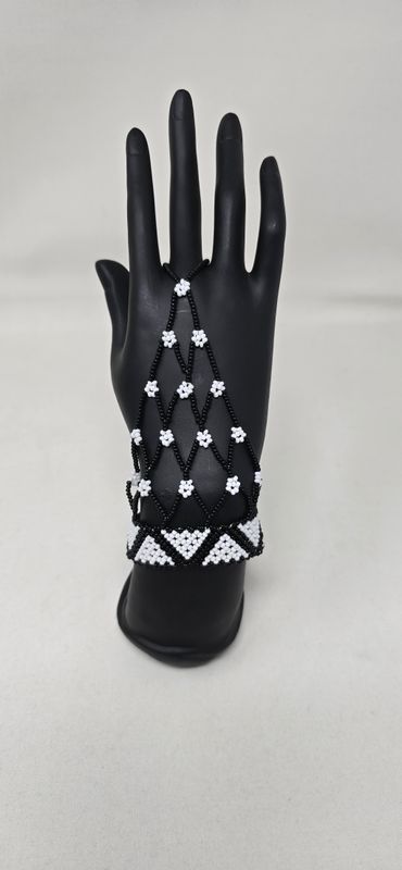 Handmade Beaded Hand Gloves – Unique African Jewellery  - Medium size - Fazawi