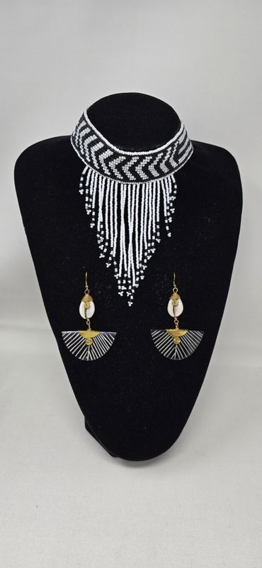 Handmade Beaded Choker Necklace set  - Black and White