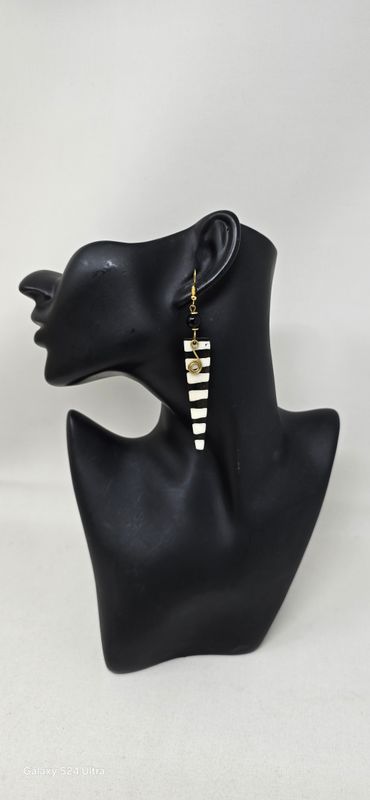 Elegantly Painted Cow Bone Earrings - 10cm - Ringo