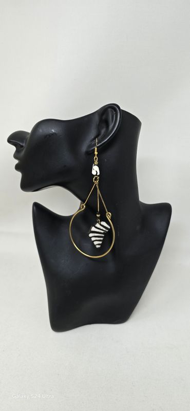 Handmade Elegant Painted Cow bone Earrings - Nkurunziza