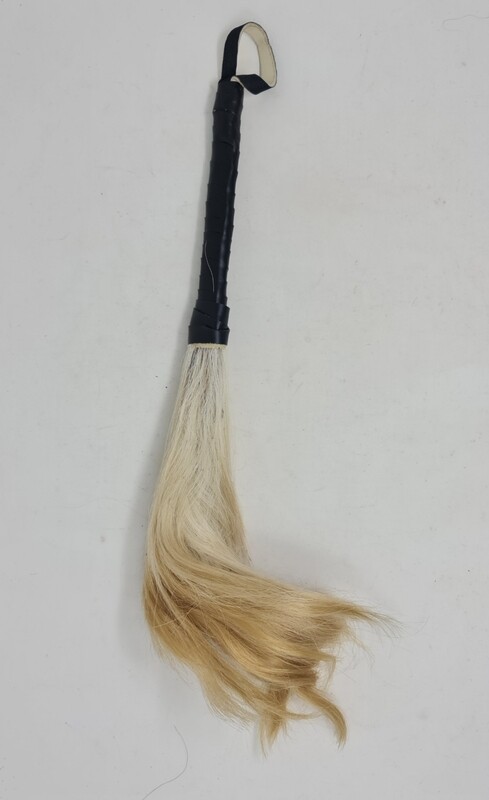 Usinga - African fly swatter  - Waseme