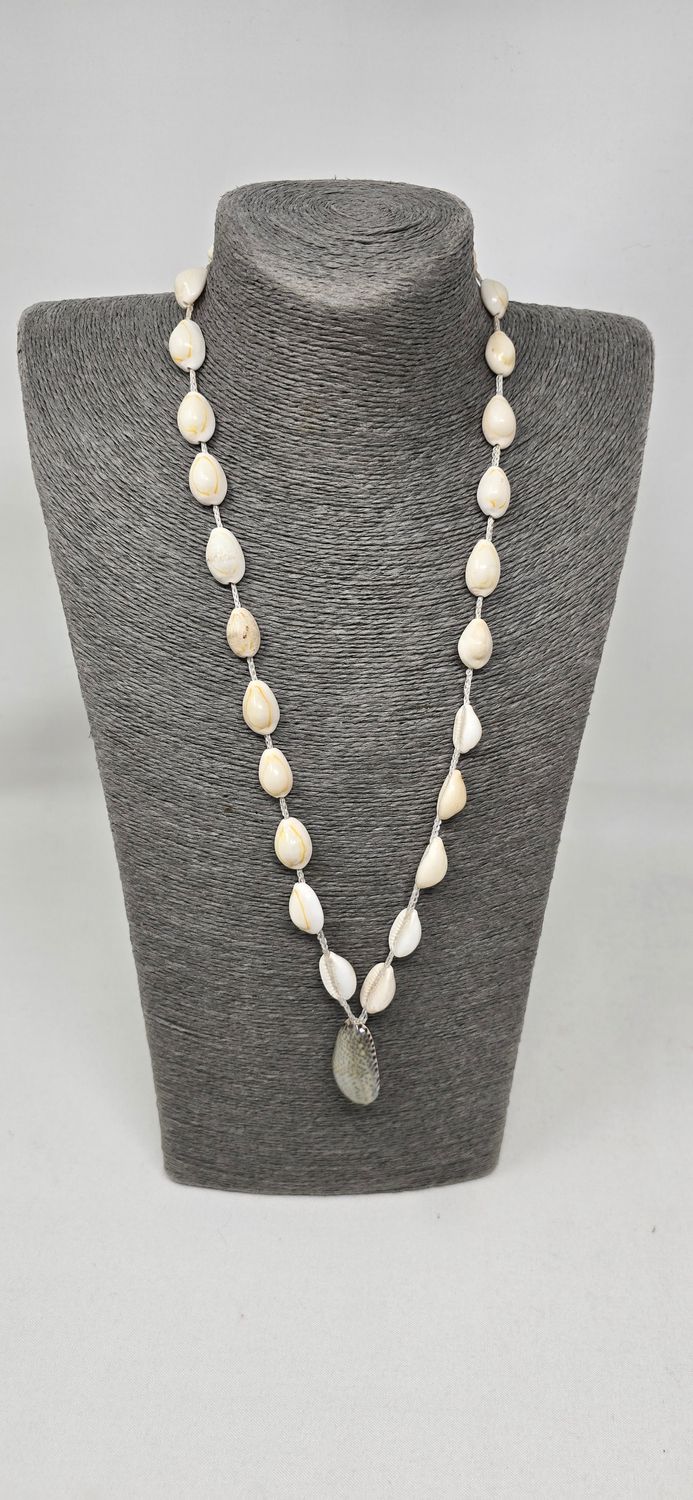 🌍 Cowrie Shell Necklace | Fashion Meets Art 🌍