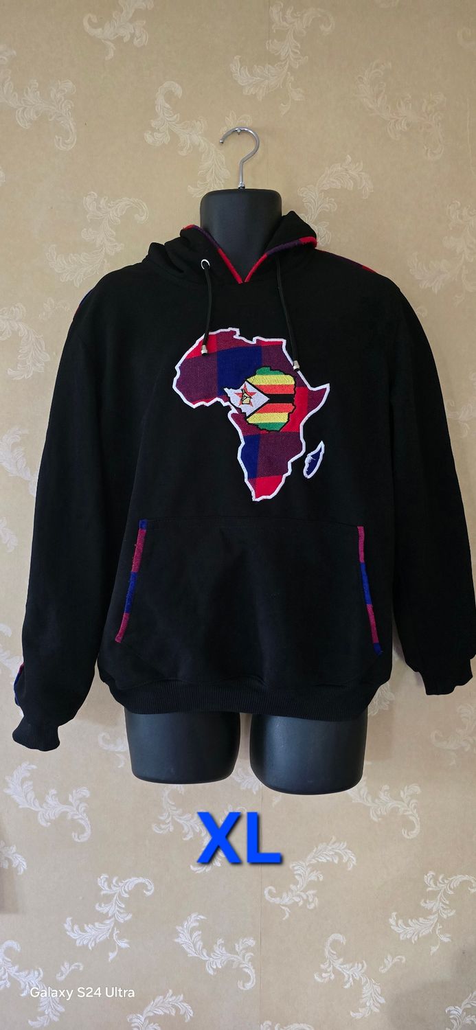 Zimbabwe Africa Heritage Hoodie – Black African Map Appliqué Pullover | XL - Yoge
