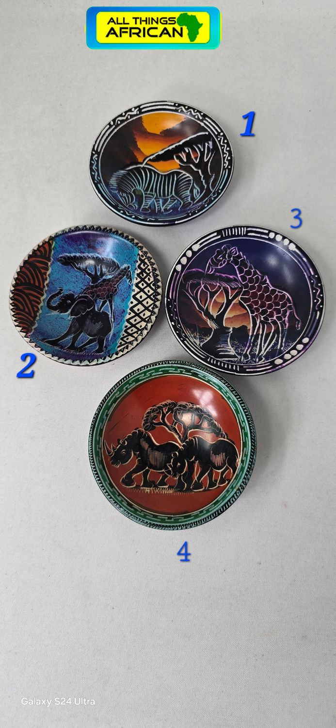 Hand-Painted Carved Soapstone - Wildlife Plate – 10cm Artisan Gift