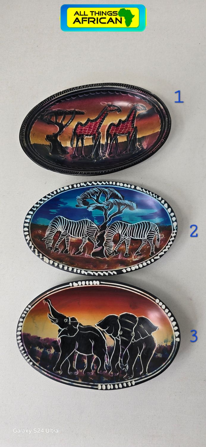 Hand-Painted Carved Soapstone - Oval Wildlife Plate – 15cm Artisan Gift