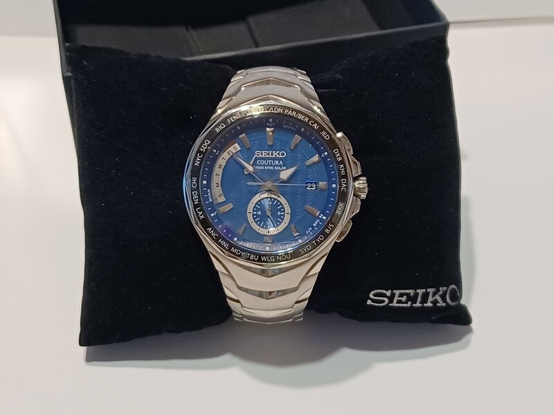 SeikoCoutura &#39;&#39;RADIO SYNC&#39;&#39;&#39; Blue Dial Silver Tone Solar Men&#39;s Watch - SSG019