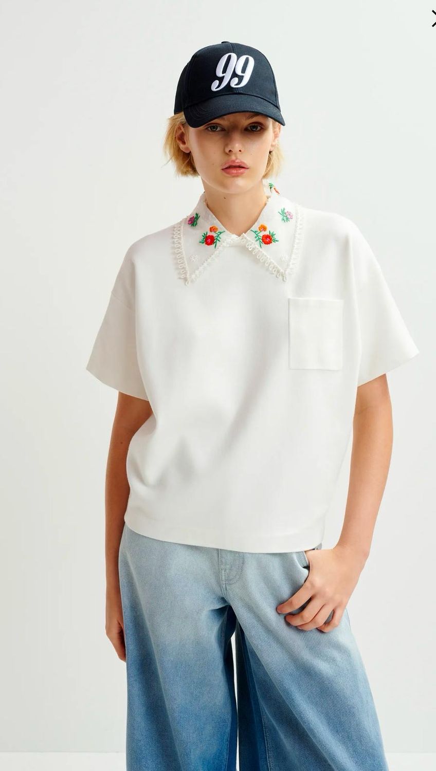 Top Essentiel en tricot blanc, vert et rouge avec col en dentelle