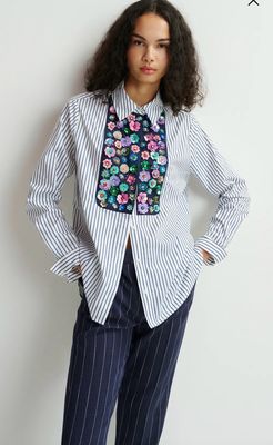 Chemise Essentiel en coton blanche, bleue et multicolore à patte ornée