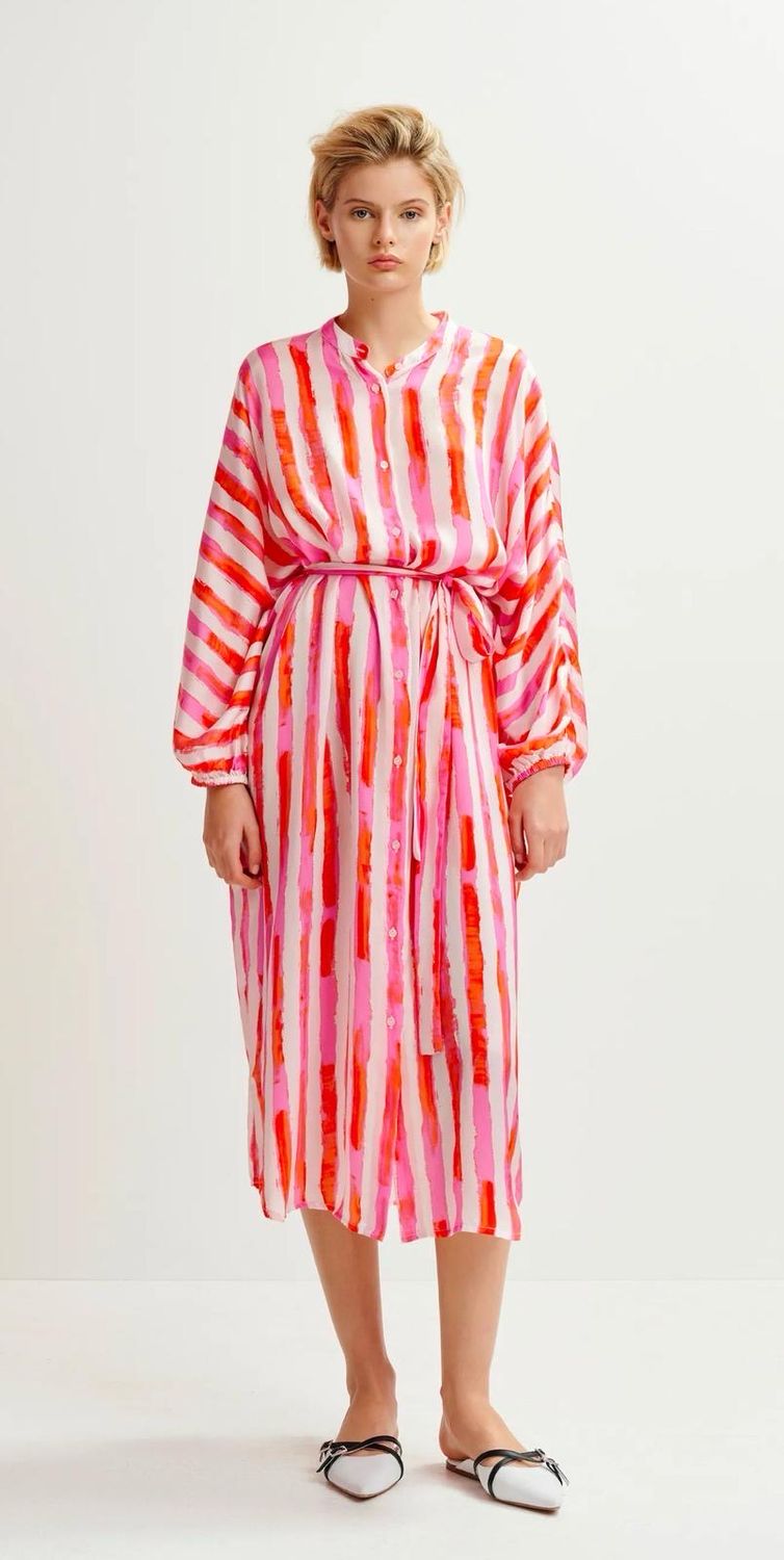 Robe Essentiel mi-longue à col mandarin et rayures rose et rouge
