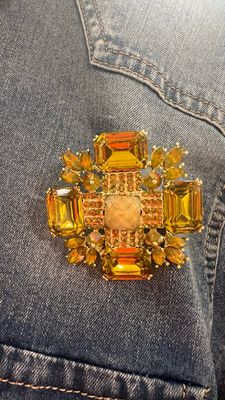 Broche Hélène jaune