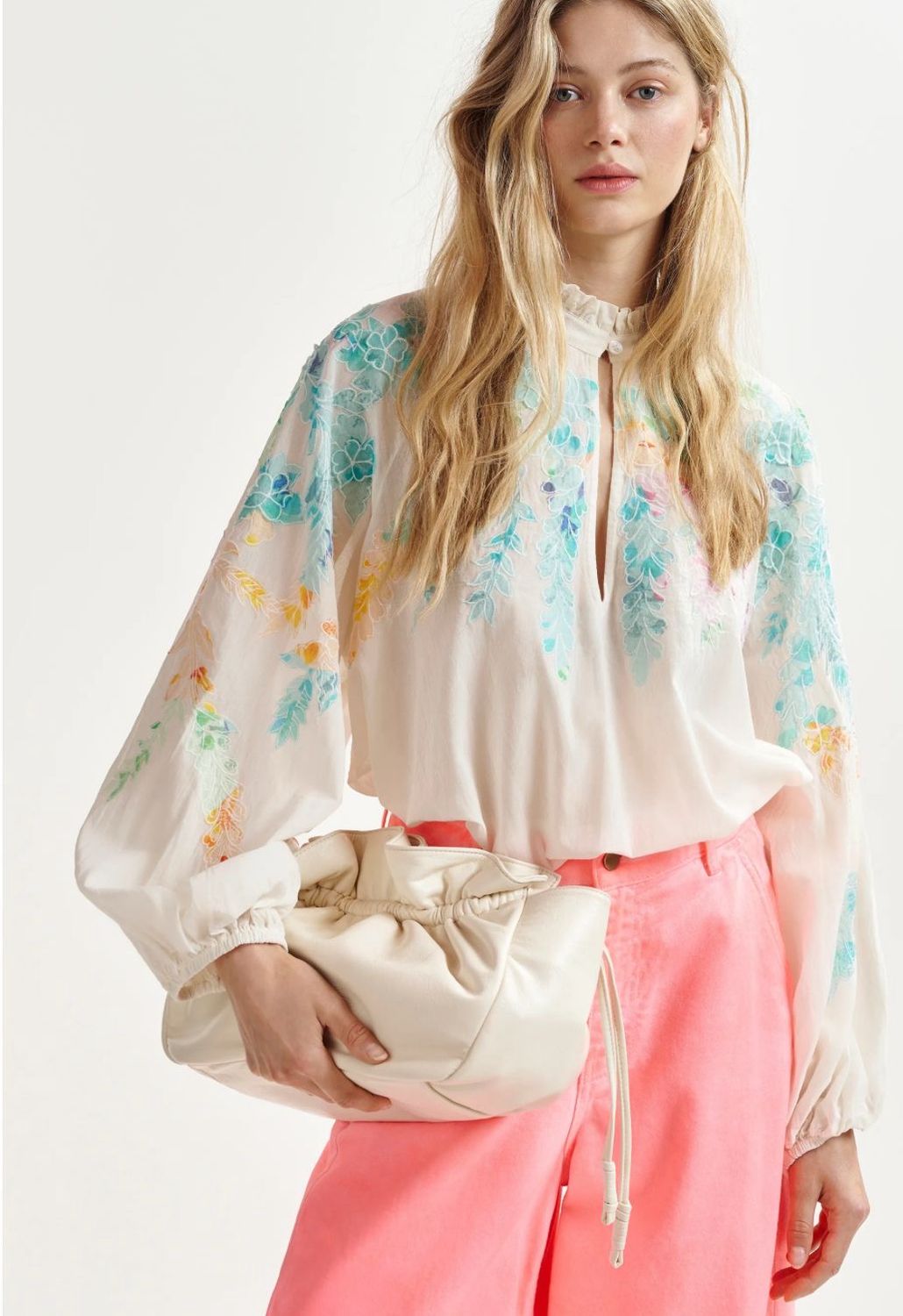 Chemisier Essentiel en coton blanc cassé, orange et rose à broderies et col mandarin