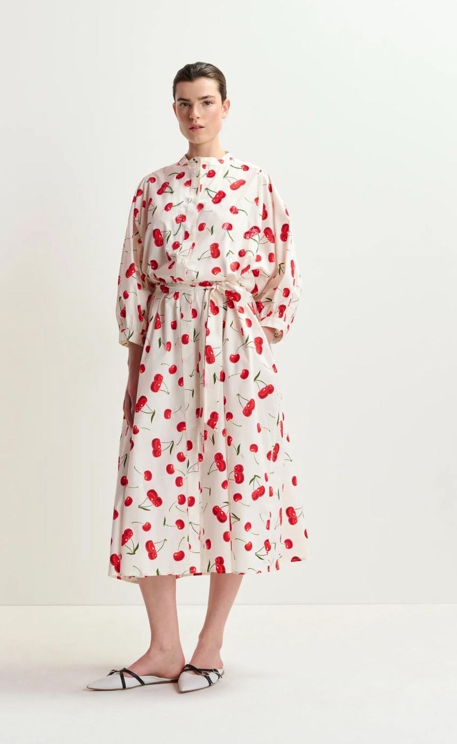 Robe longue Essentiel à col mandarin et imprimé cerises blanche, rouge et verte