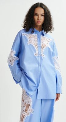 Chemise Essentiel en coton bleue et blanche à broderie