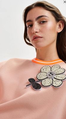 Broche Essentiel de fleur en strass crème, noire et argentée