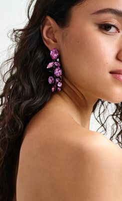 Pendants d’oreilles Essentiel en strass violets et argentés