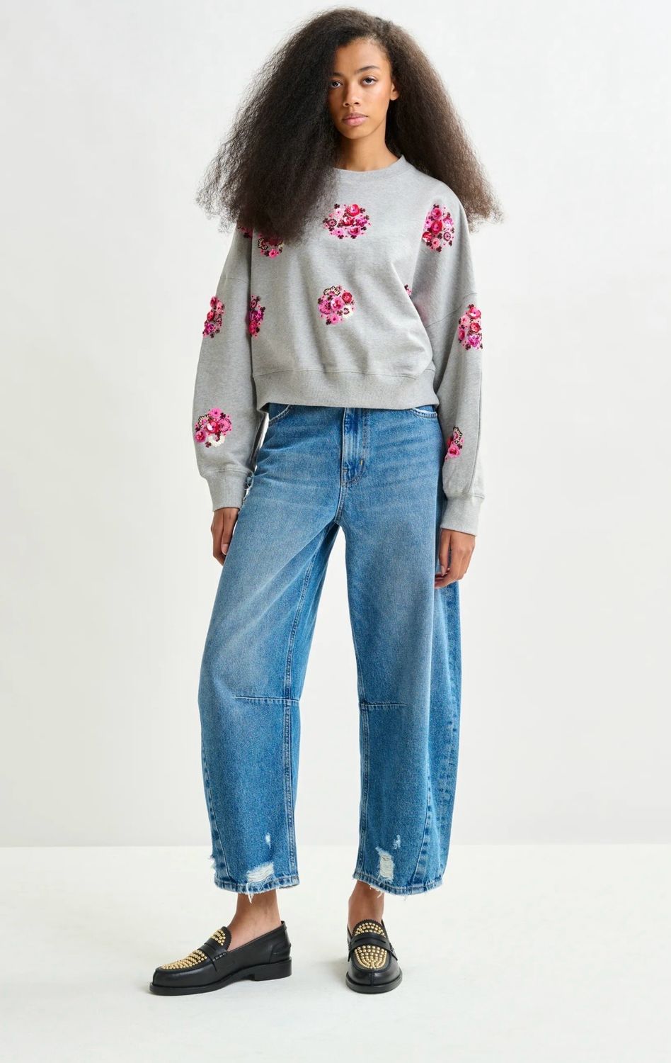 Sweatchirt en coton gris à broderies multicolores