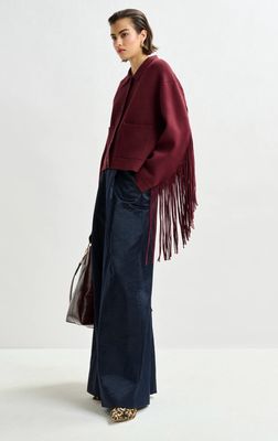 Veste courte en maille bordeaux à frange