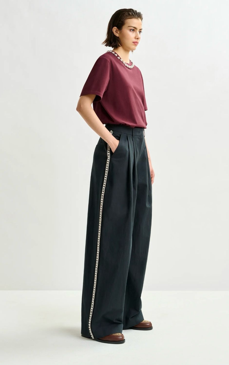 Pantalon large noir à rangées de strass