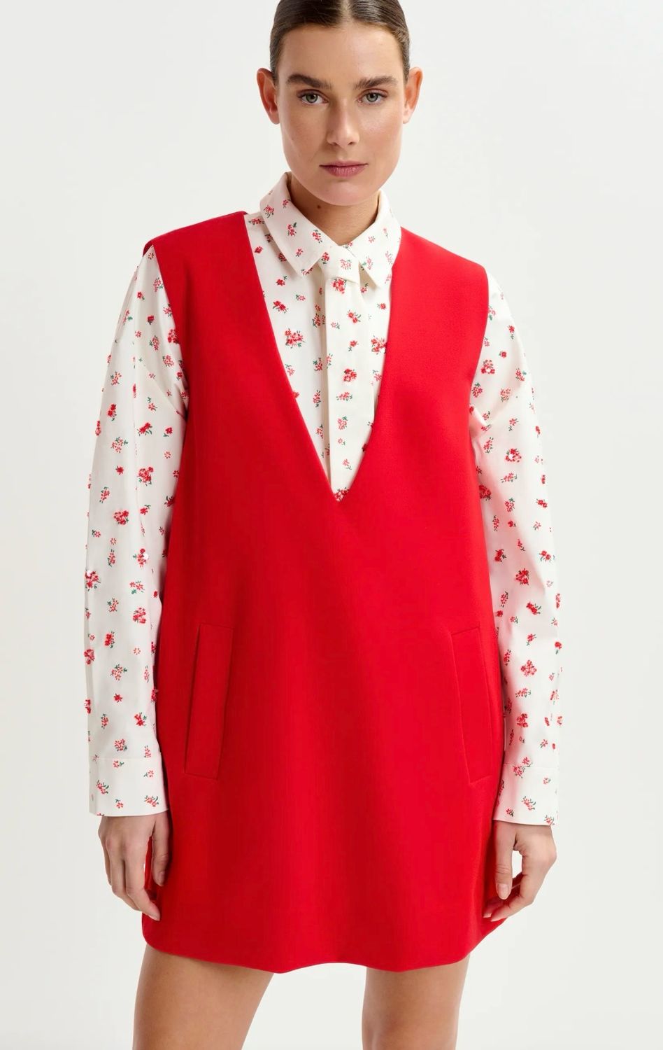 Mini-robe rouge sans manches avec décolleté en V ESSENTIEL ANTWERP
