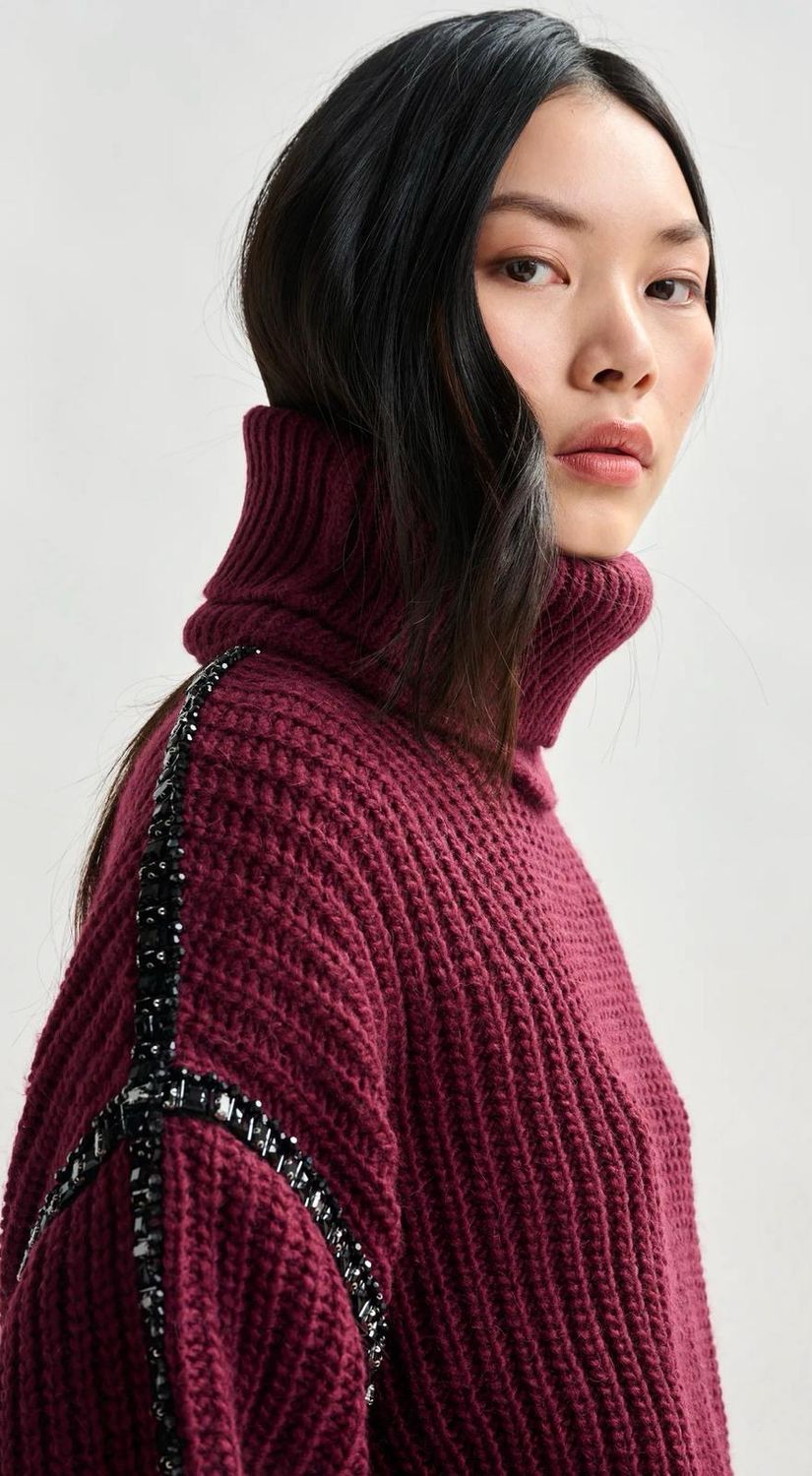 Pull Essentiel en laine mélangé bordeaux avec col amovible et strass