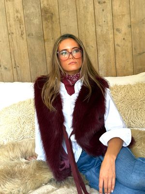 Gilet Caroline en fausse fourrure bordeaux