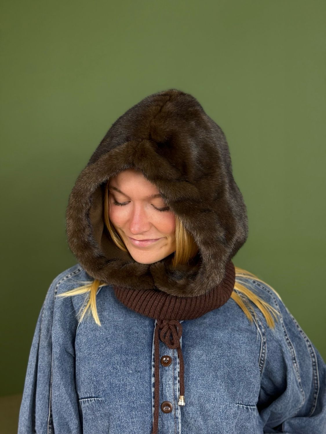 Cagoule en fausse fourrure chocolat Yéti Cagoule en fausse fourrure chocolat Yéti