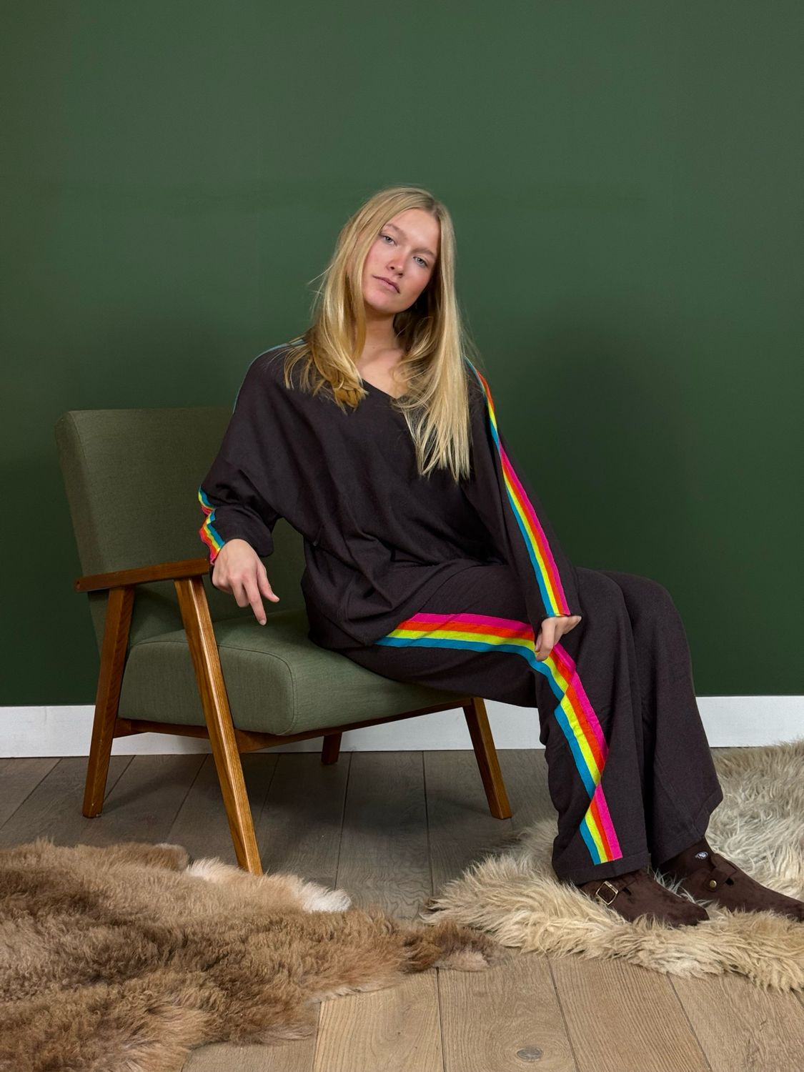 Pull V arc en ciel chocolat Pull V arc en ciel chocolat