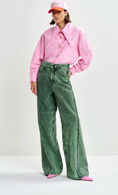 Chemise Essentiel rose clair à pointes de col allongées et boutons dépareillés