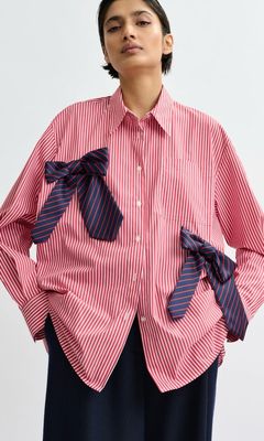 Chemise Essentiel en coton à rayures et noeuds rouge, blanche et bleu marine