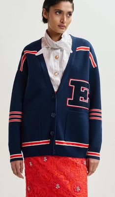 Cardigan Essentiel bleu marine à applique et rayures rouges