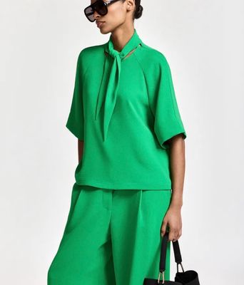 Top Essentiel à col foulard vert Top Essentiel à col foulard vert