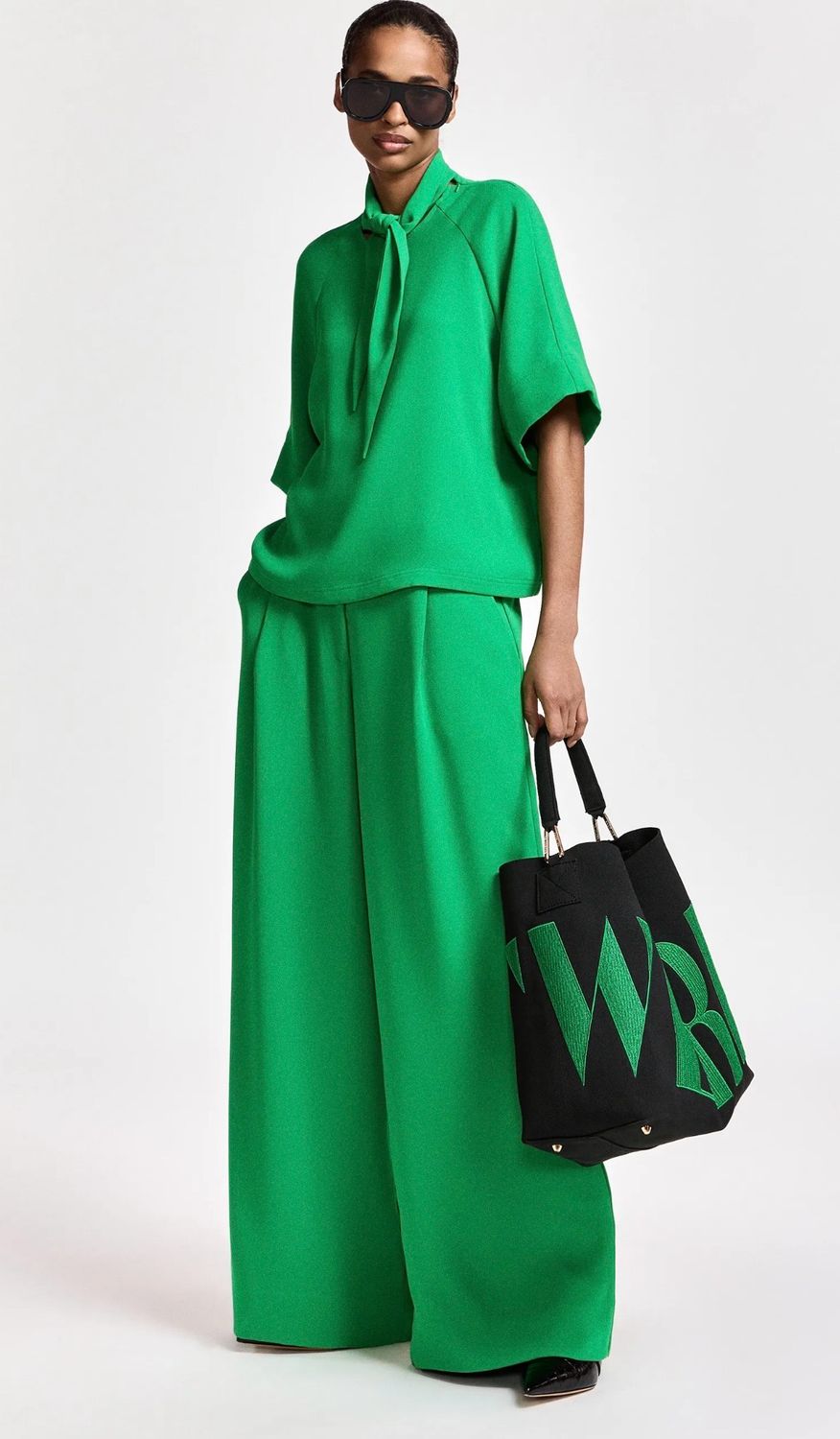Pantalon Essentiel à jambe large vert Pantalon Essentiel à jambe large vert