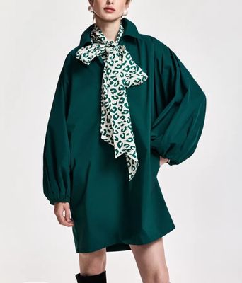 Mini-robe Essentiel oversize à manches volumineuses vert foncé Mini-robe Essentiel oversize à manches volumineuses vert foncé