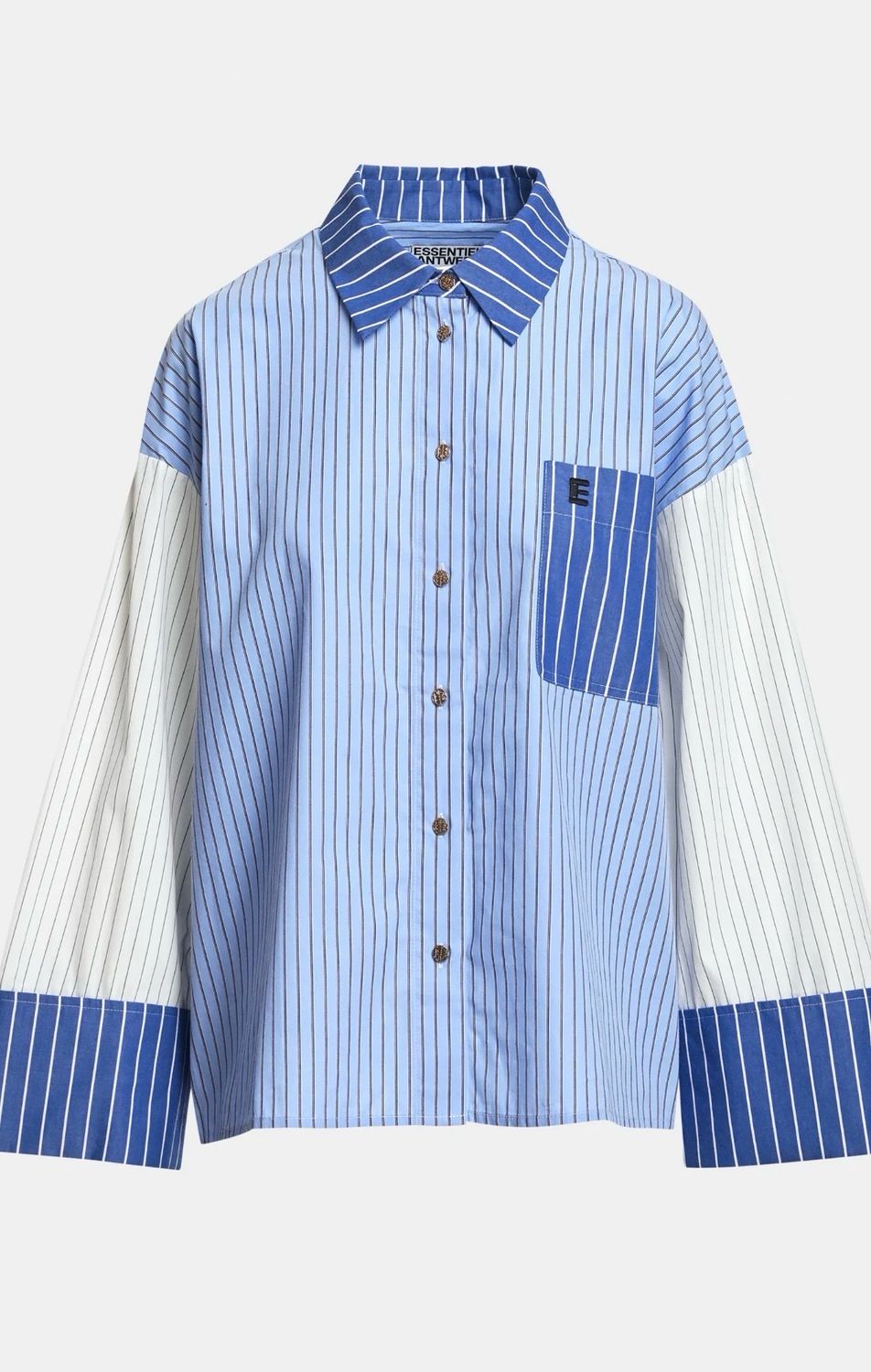 Chemise Essentiel patchwork oversize à rayures bleue et blanc cassé Chemise Essentiel patchwork oversize à rayures bleue et blanc cassé