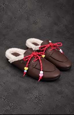 Mules chocolat lacets rouge Mules chocolat lacets rouge