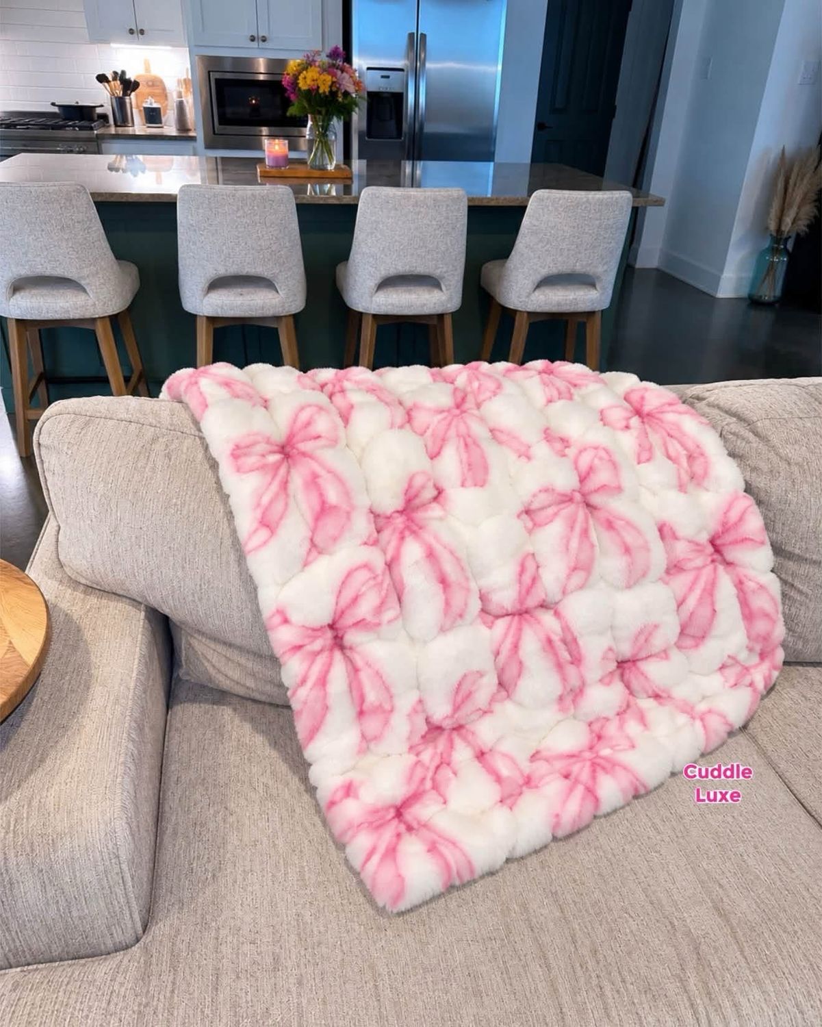 PRE ORDER pink Bows Cuddle Luxe Blanket