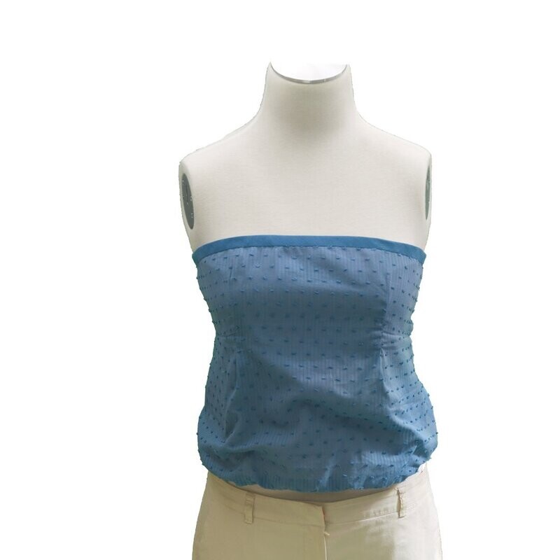 Das blaue getupfte Top