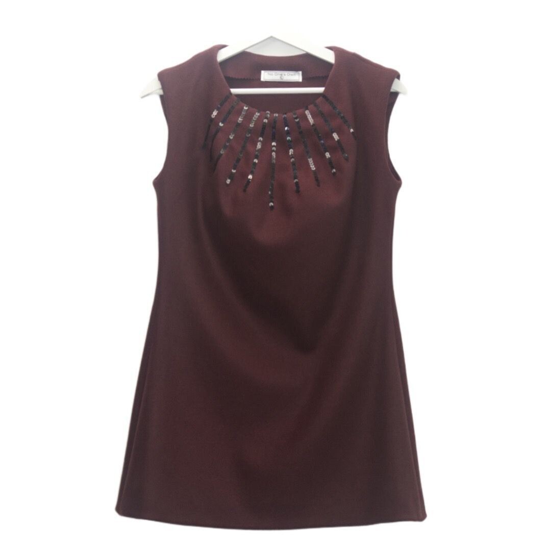 Burgundfarbenes Wollstoffkleid