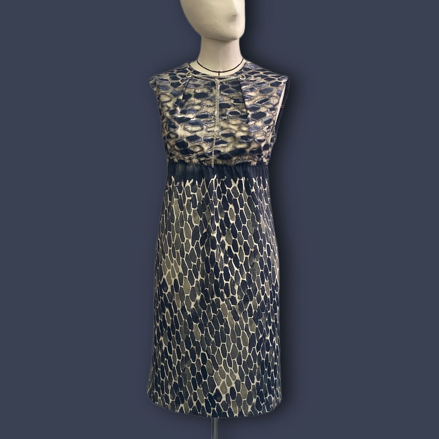 Kleid mit abstracktem Druck