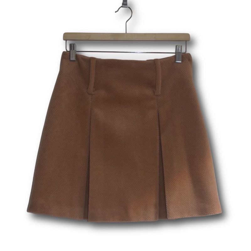 Camelfarbener Rock mit Falten