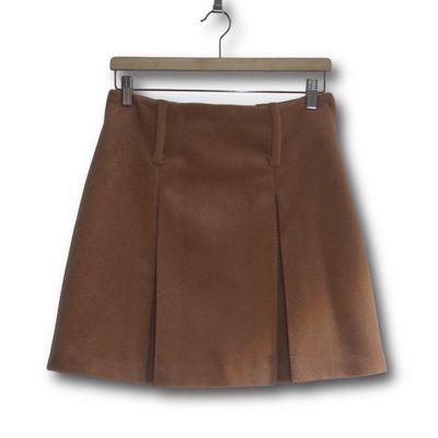 Camelfarbener Rock mit Falten