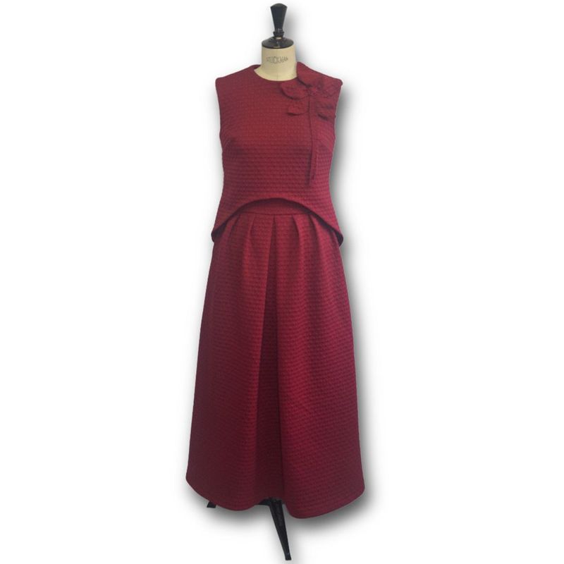 Asymetrisches bordeaux farbenes Oberteil