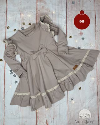 Romantična oblekica s čipko