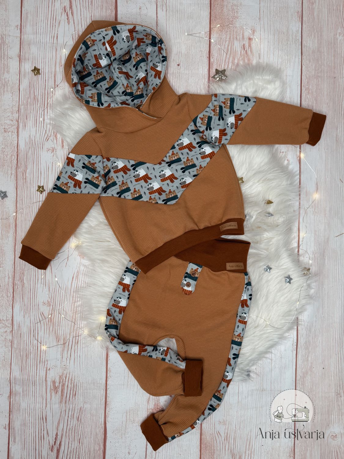 Kompletek z medvedki (kapucar in hlačke)