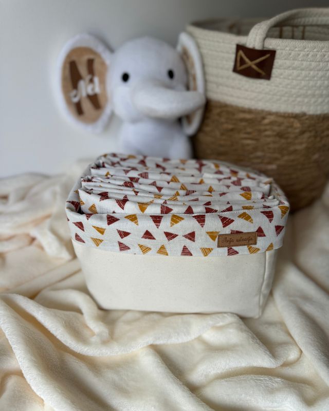 Večnamenska platnena košarica + 4 tetra pleničke (trikotniki rdeče-oker)