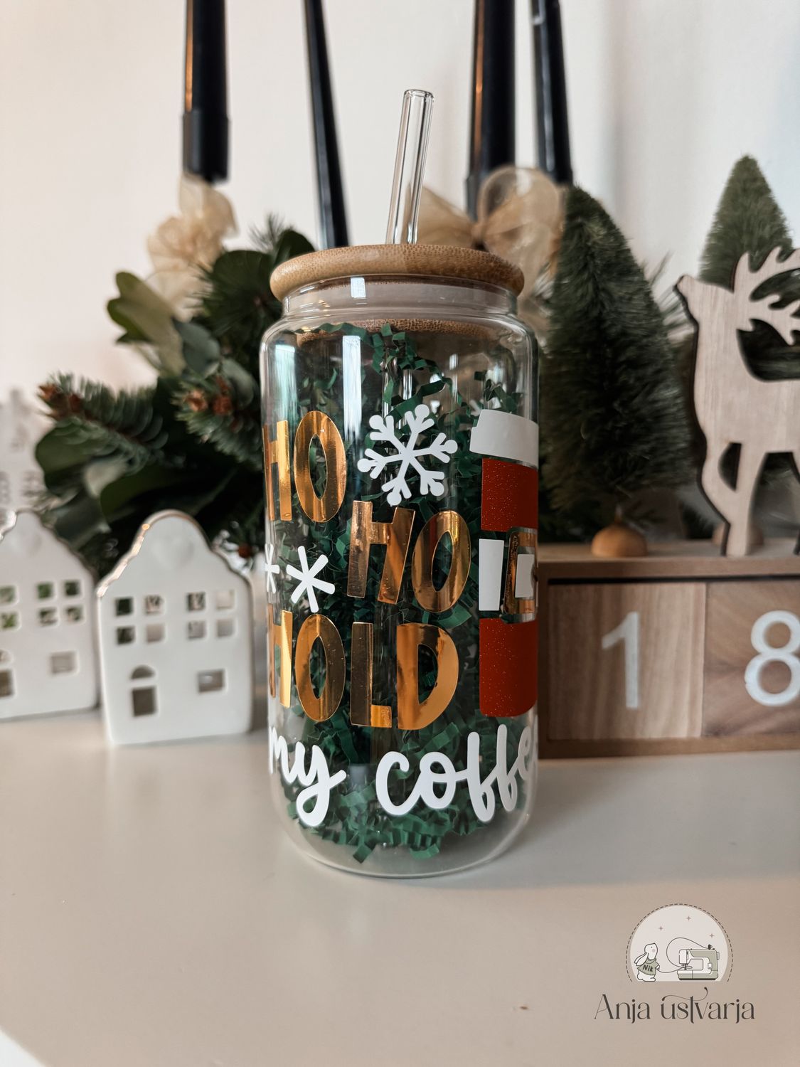 Božični stekleni kozarec za kavo - HO HO HOLD...