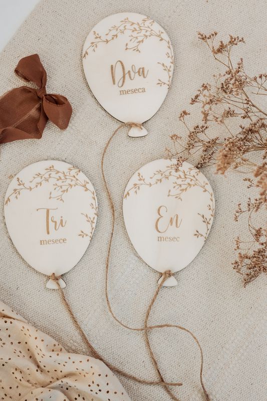 Lesene kartice mesečnih mejnikov – balončki