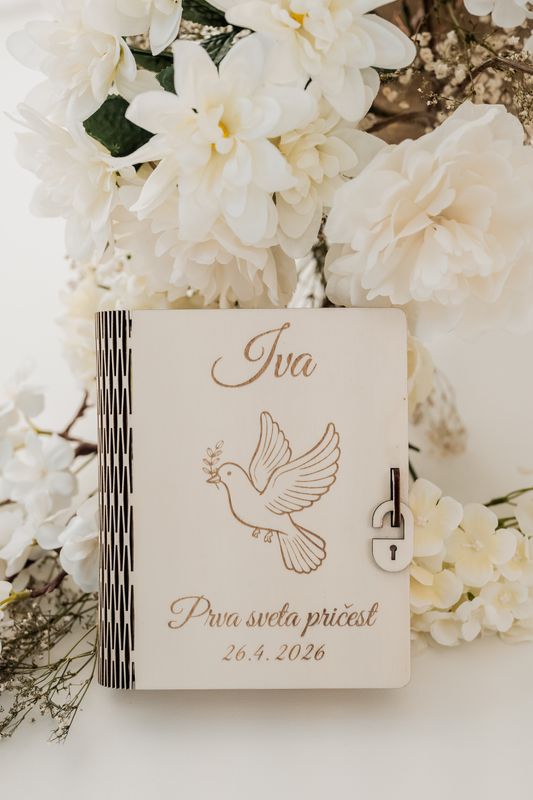 Lesena spominska škatlica z gravuro