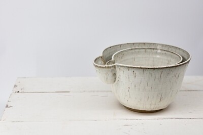 Nested Pouring bowls in Ivory white. Nested Pouring bowls in Ivory white.